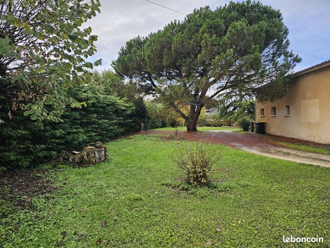 Terrain à bâtir de 720 m² à PESSAC (33) · 285 000 €