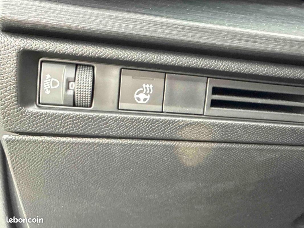 Citroen C5 X PureTech 130ch S&S Shine EAT8 (image 15)