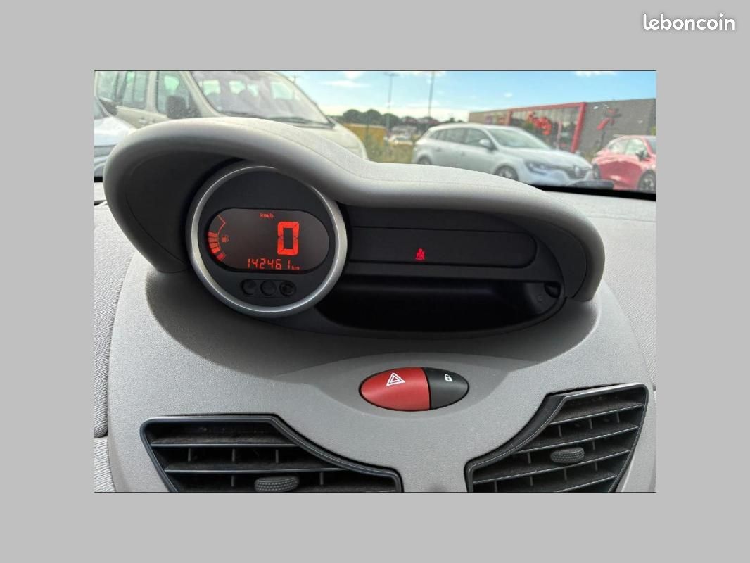 Renault Twingo II 1.5 DCI 65 ECO2 HELIOS TEINTE AMANDE (image 11)