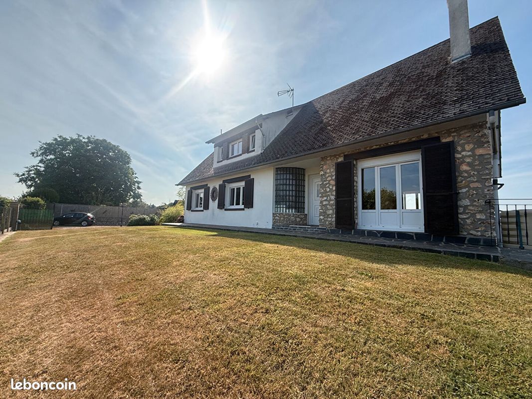 Maison 6 pièces 160 m² · à La Haye-du-Theil · 160 m² · 210 000 €