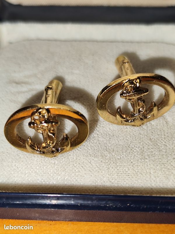 Boutons De Manchette Et épingle à Cravate - Couleur Doré, Métal, Occasion Bon état