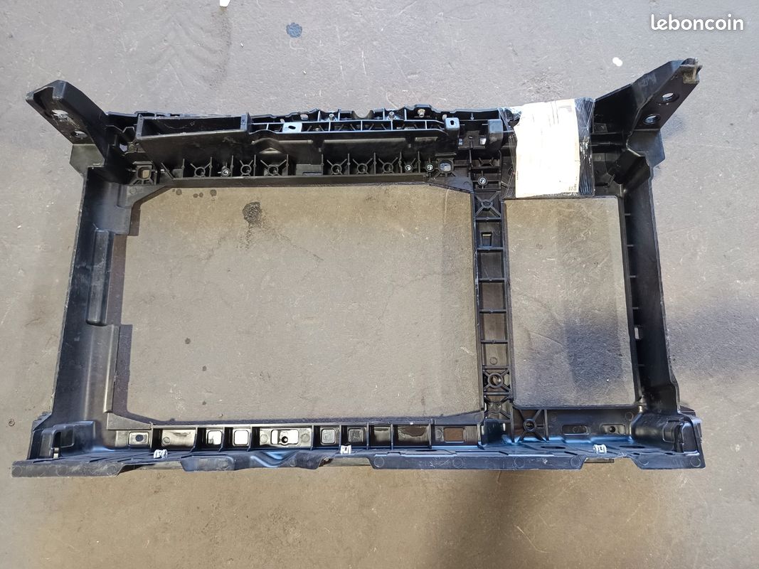 Face avant neuve Peugeot 208 / Opel Corsa (image 1)