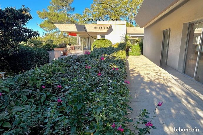 Villa 6 pièces 210 m² — 12