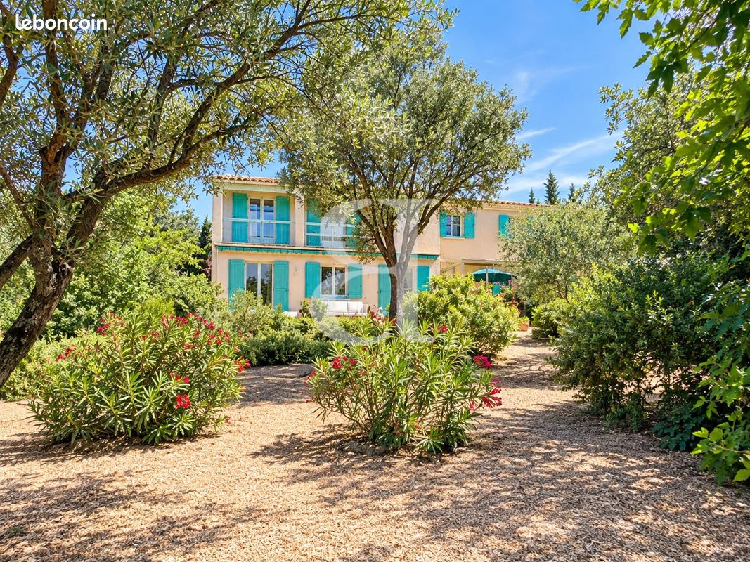Maison 6 pièces 212 m² · à Venasque · 212 m² · 530 000 €