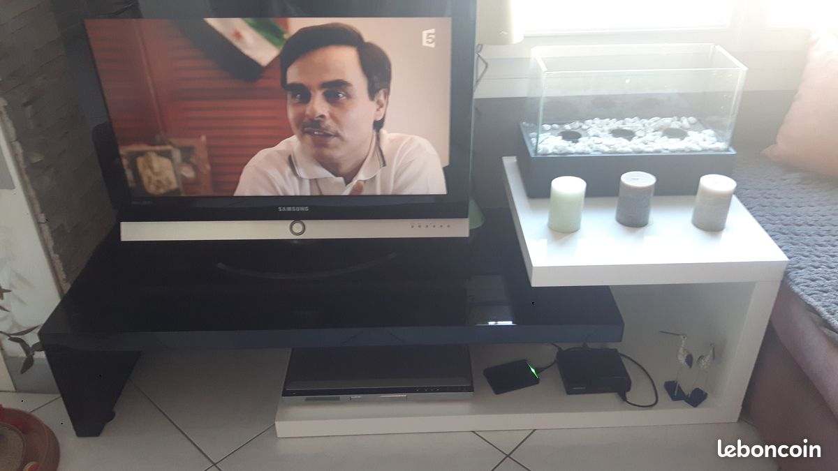 Table de télé (image 1)