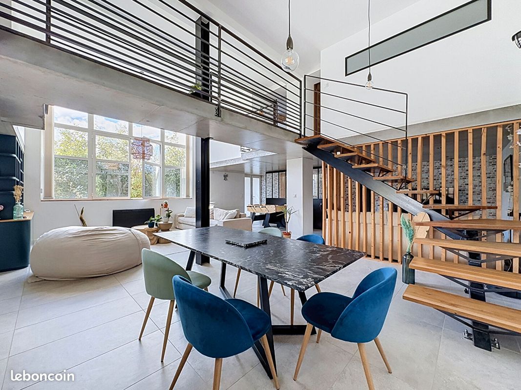 Maison 9 pièces 220 m² · à Caluire-Et-Cuire · 220 m² · 749 000 €
