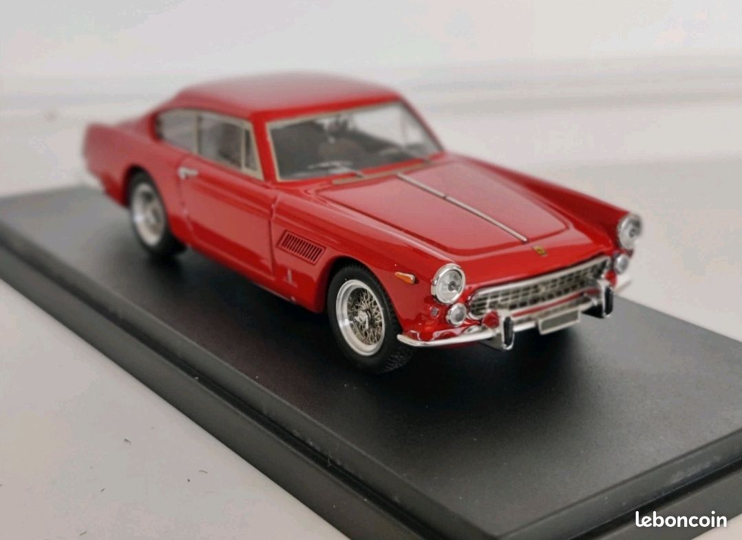 Une voiture, une miniature : La Ferrari 250 GTE 2+2 / Dinky Toys – Filrouge automobile