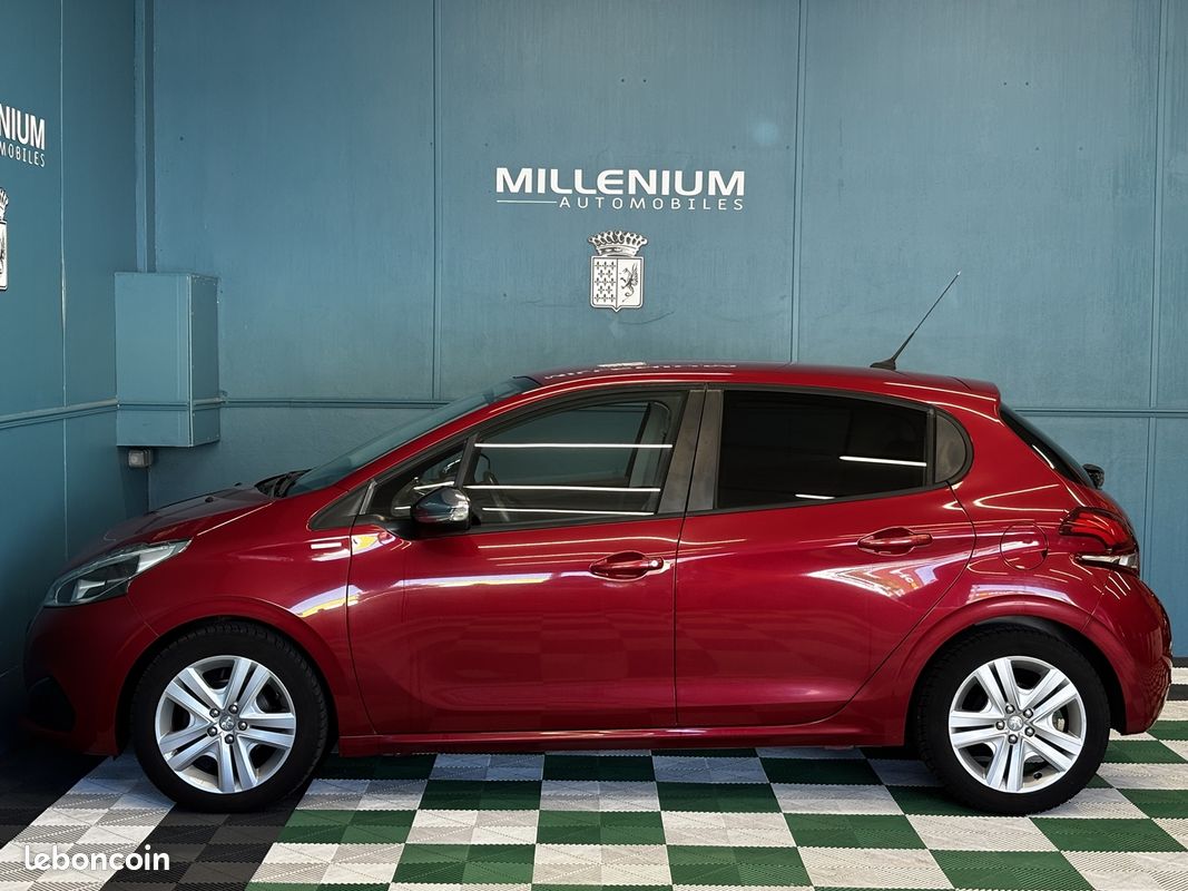 Peugeot 208 1.6 BLUEHDI 100CH STYLE 5P (image 6)