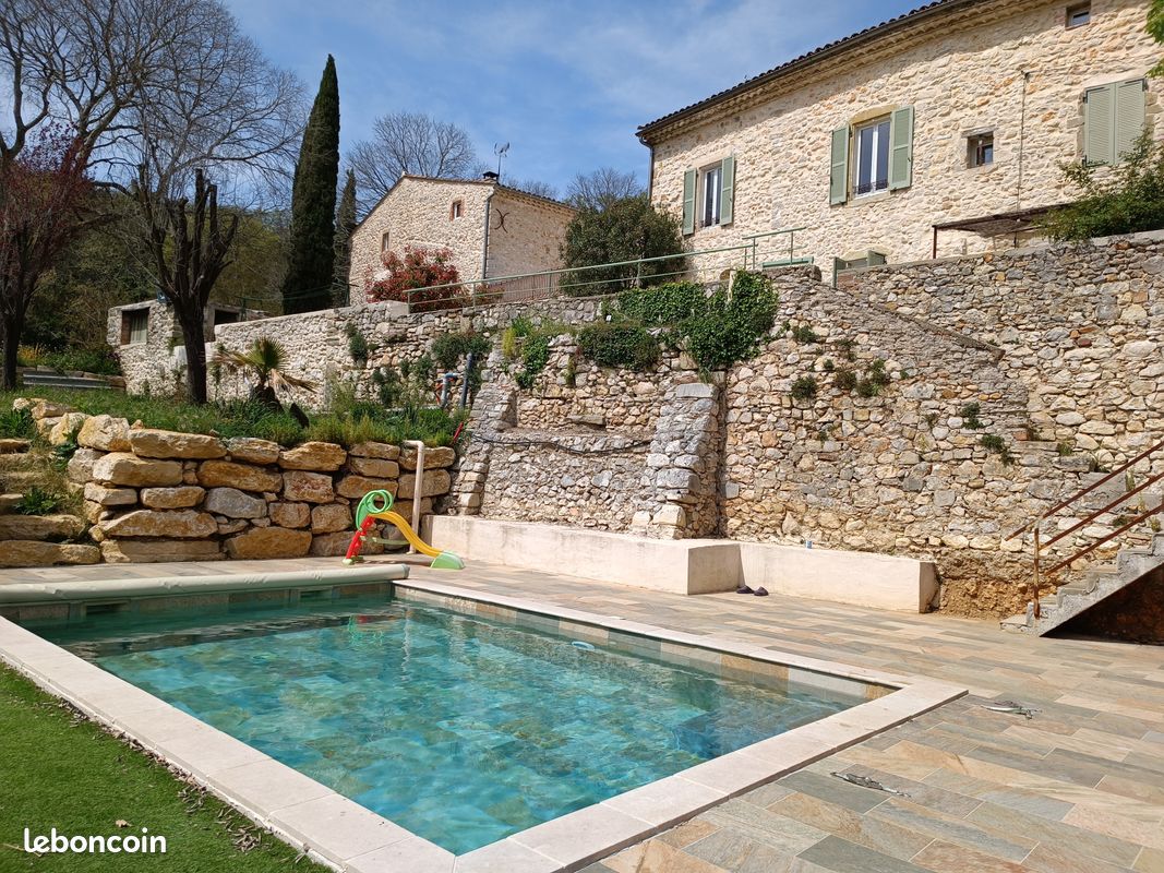 Maison 10 pièces 400 m² · à Vézénobres · 400 m² · 925 000 €