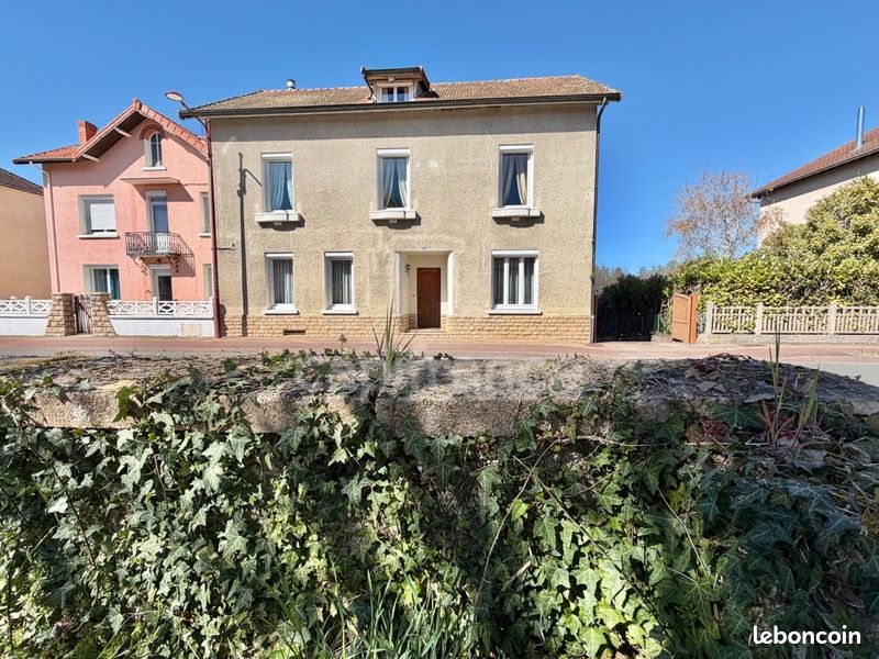 Maison 9 pièces 220 m² · à Charlieu · 220 m² · 169 000 €