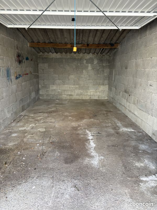 Parking 15 m² · à Saint-Jean-de-Bournay · 15 m² · 70 €