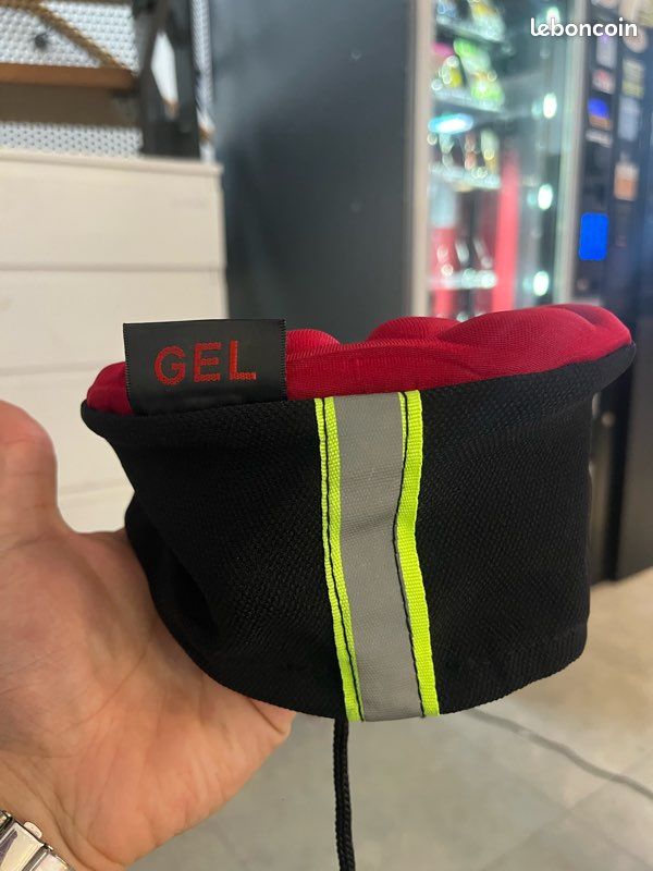 Housse de Selle Vélo en Gel et Mousse Confortable et Antidérapante 26x16cm - Rouge (image 4)