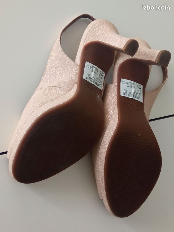 Sandales à talons rose poudré "Clarks" (image 10)