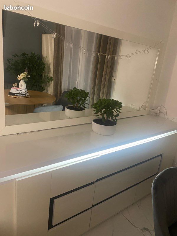 Baffet blanc laqué avec le miroir (image 1)