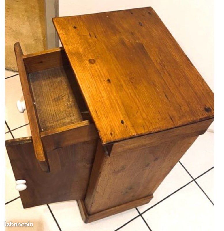 Table de chevet en noyer (image 3)