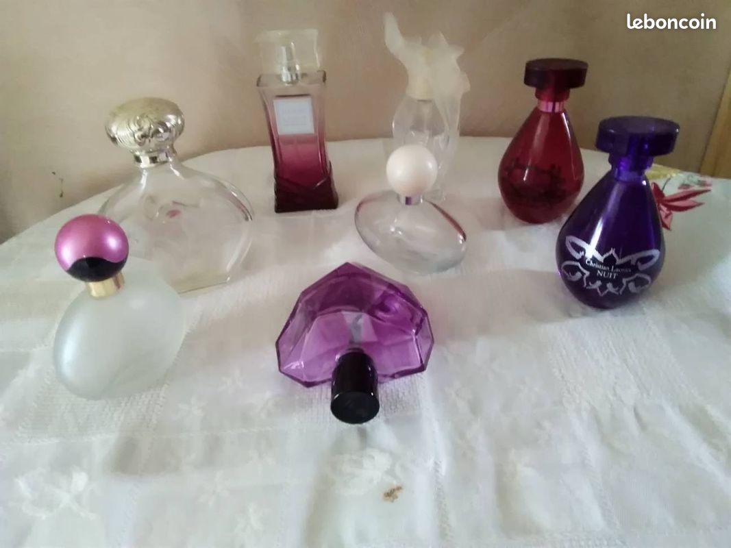 8 Flacons de parfum (vide) (image 1)