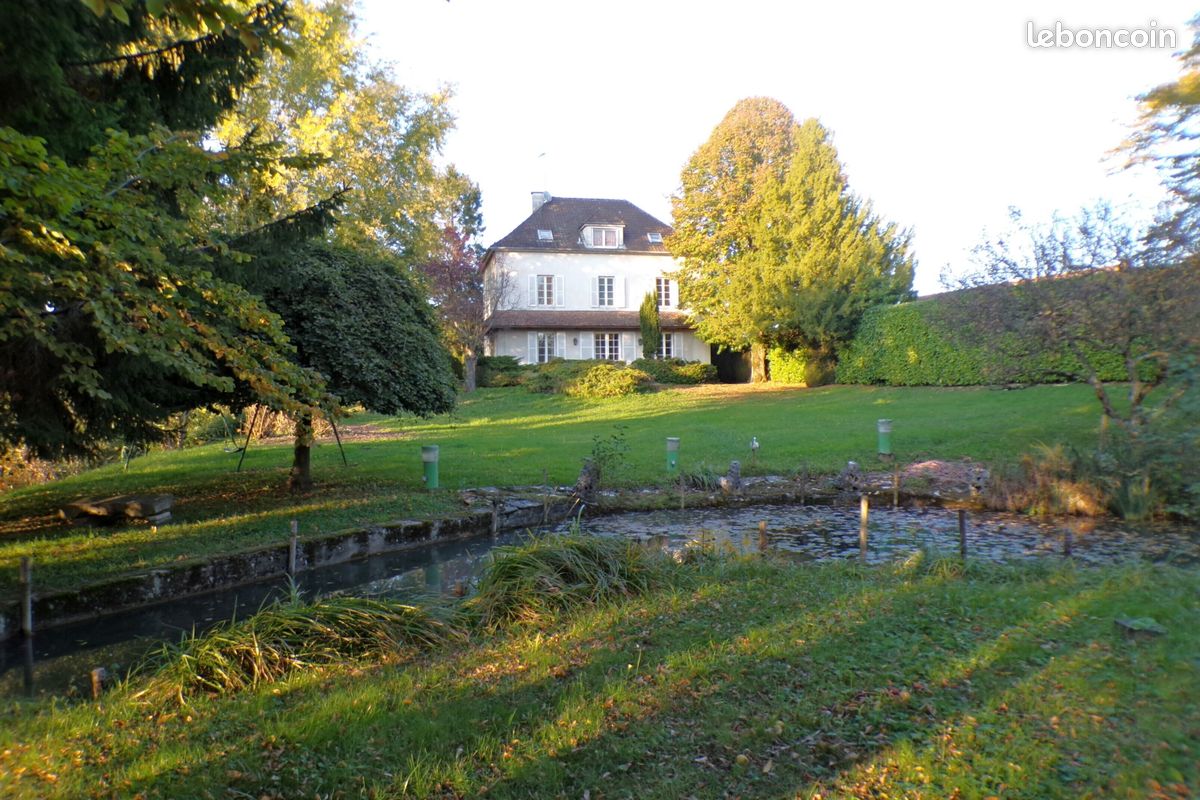 Maison 9 pièces 212 m² · à Ladoix-Serrigny · 212 m² · 450 000 €