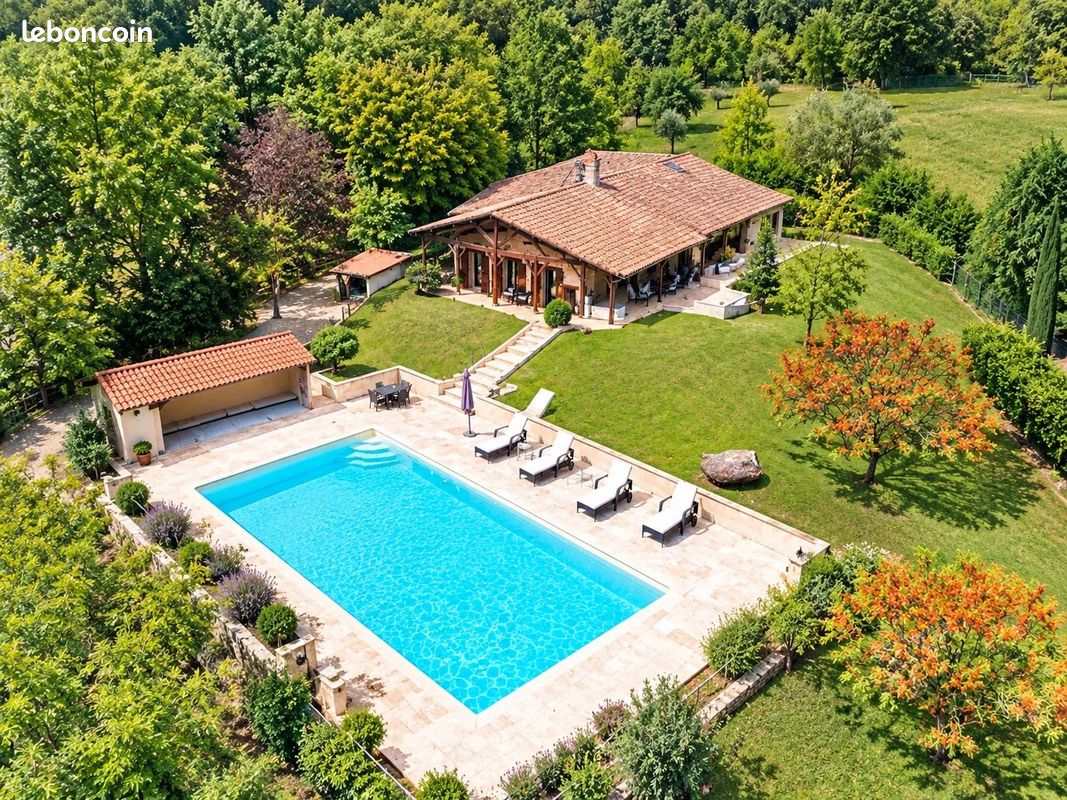 Maison 9 pièces 250 m² · à Bergerac · 250 m² · 440 000 €