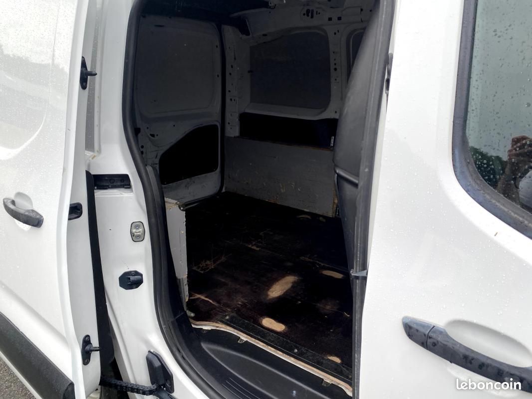 Citroën Berlingo VAN M 1000kg 1.6BlueHDi 100cv S&S Club + GIRAFON (image 9)