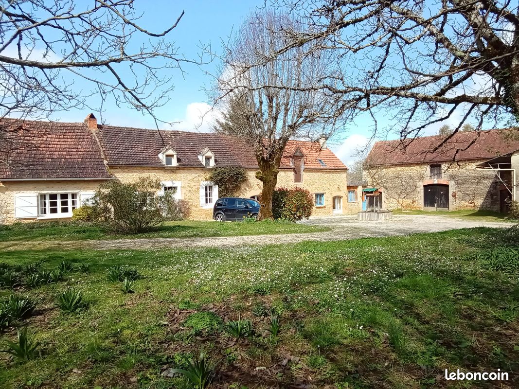 Maison 8 pièces 272 m² · à Saint-Geniès · 272 m² · 530 000 €