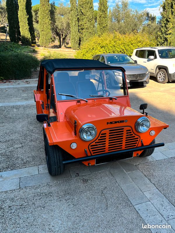 MINI MOKE rouge RHD 2 Figurines VITESSE 1/43 Réf 21153