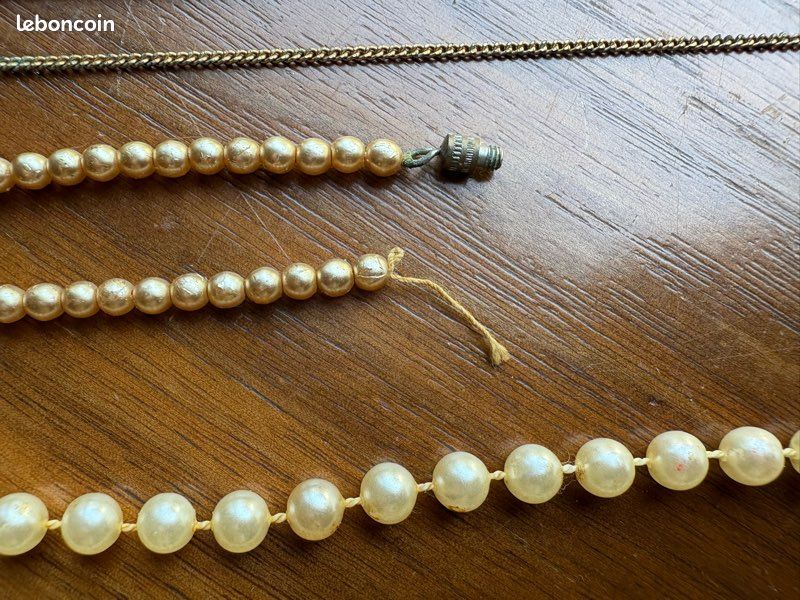 Lot De Bijoux Anciens Et Vintages, Plusieurs Colliers - Occasion