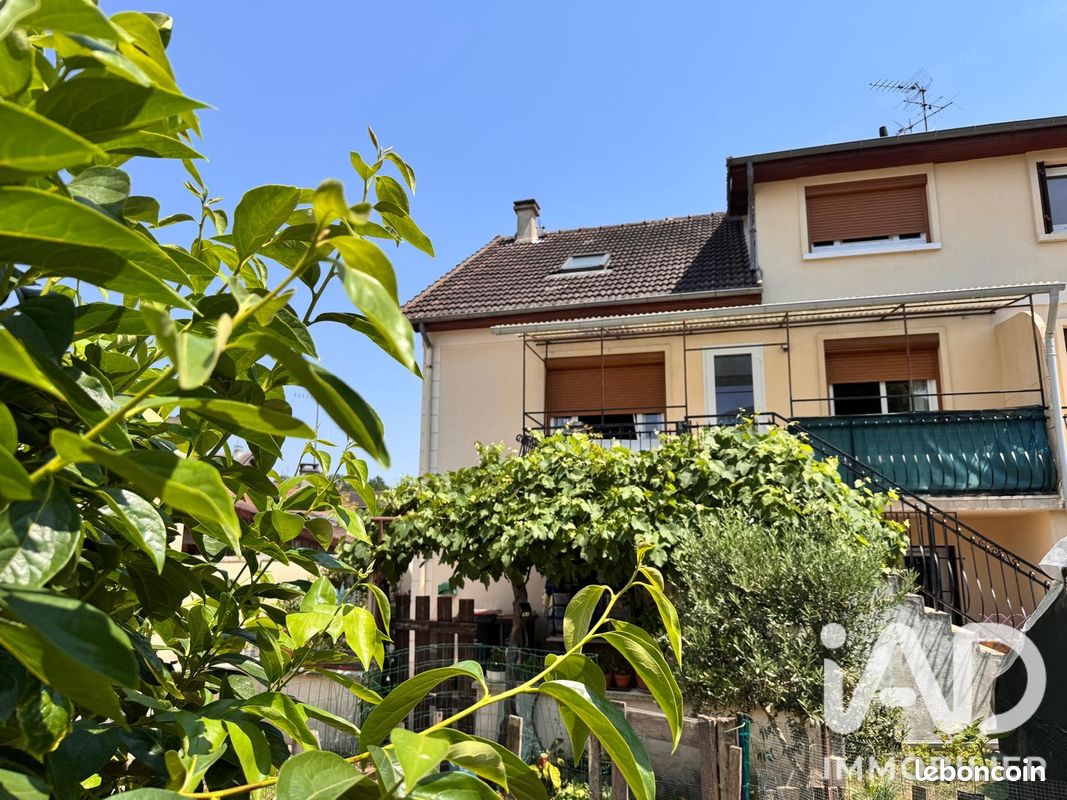 Immeuble 164 m² · à Sucy-en-Brie · 164 m² · 414 000 €