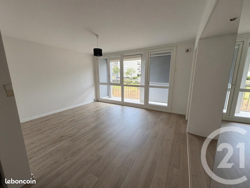 Appartement 3 pièces 53 m² · à Vénissieux · 53 m² · 896 €/mois