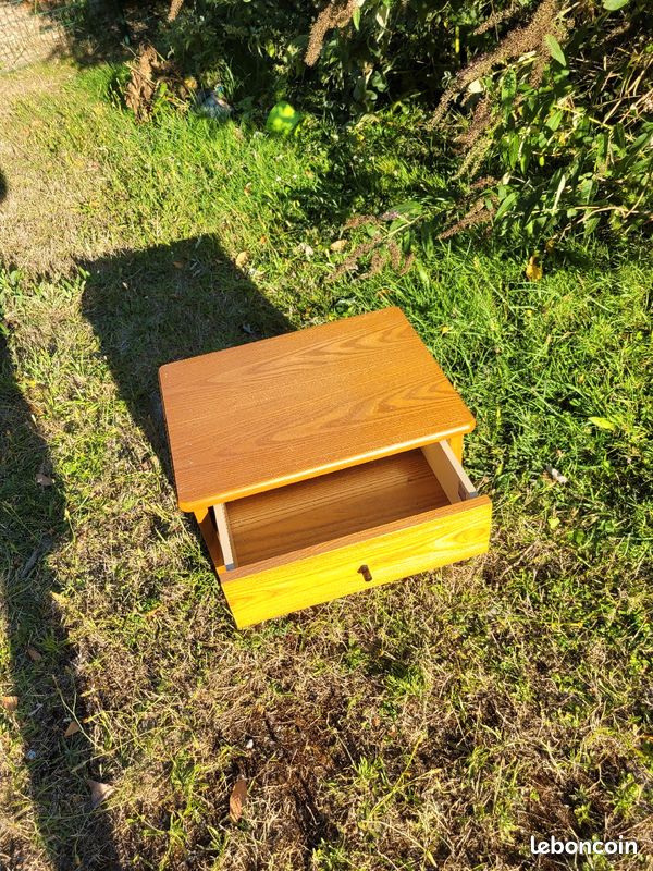 Table de chevet a tiroir et roulettes (image 5)