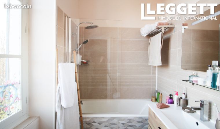 https://img.leboncoin.fr/api/v1/lbcpb1/images/5c/ee/31/5cee31445545e3597c9f0a866b07646ed24e600b.jpg?rule=ad-image