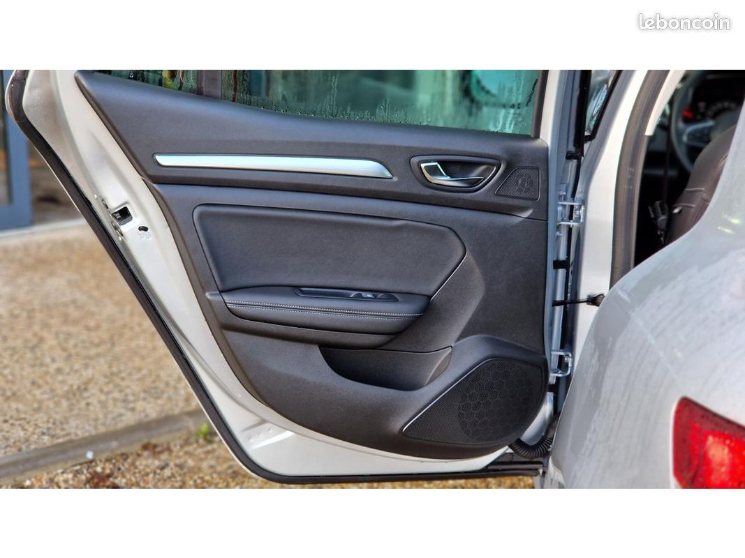 RENAULT MEGANE Mégane 1.5 Blue dCi - 115 2023 IV BERLINE Evolution PHASE 2 (image 22)