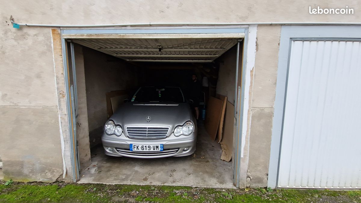 Box garage dans résidence sécurisée · à Nancy · 85 €