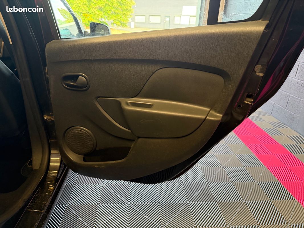 DACIA LOGAN MCV TCe 90 Ambiance / Ecran / Régulateur et limiteur de vitesse / Distribution / (image 23)