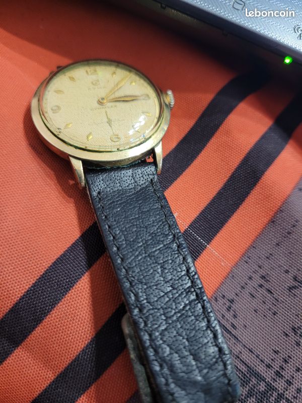 Montre Femme Cyma Reconditionnée En Acier Doré & Argenté - Mouvement Quartz - Bracelet Métal - Garantie Vendeur