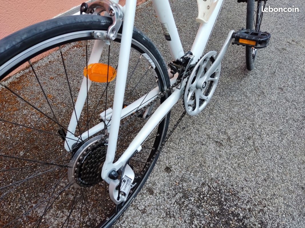Dernières heures : Vélo route Btwin Forme 3 (image 6)