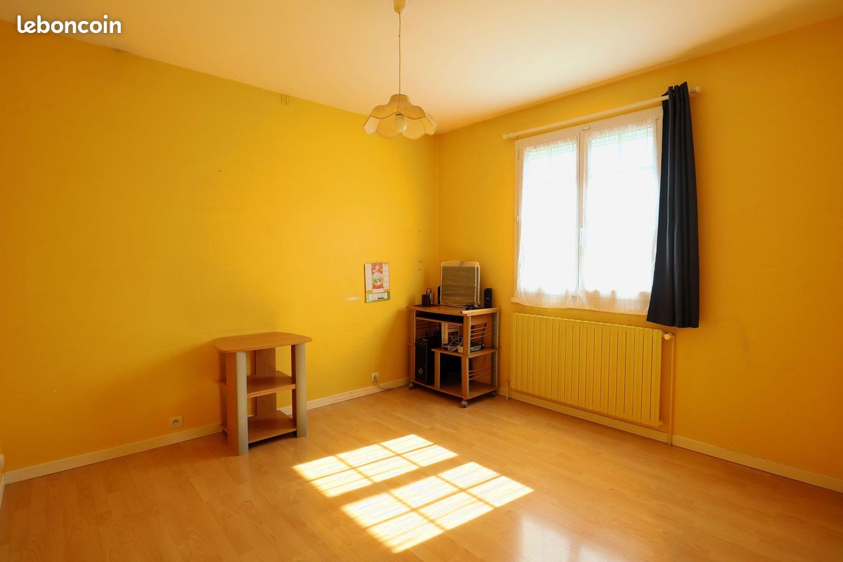 Pavillon 5 pièces 97 m² - Sauzé-Vaussais 79190 (image principale 9)