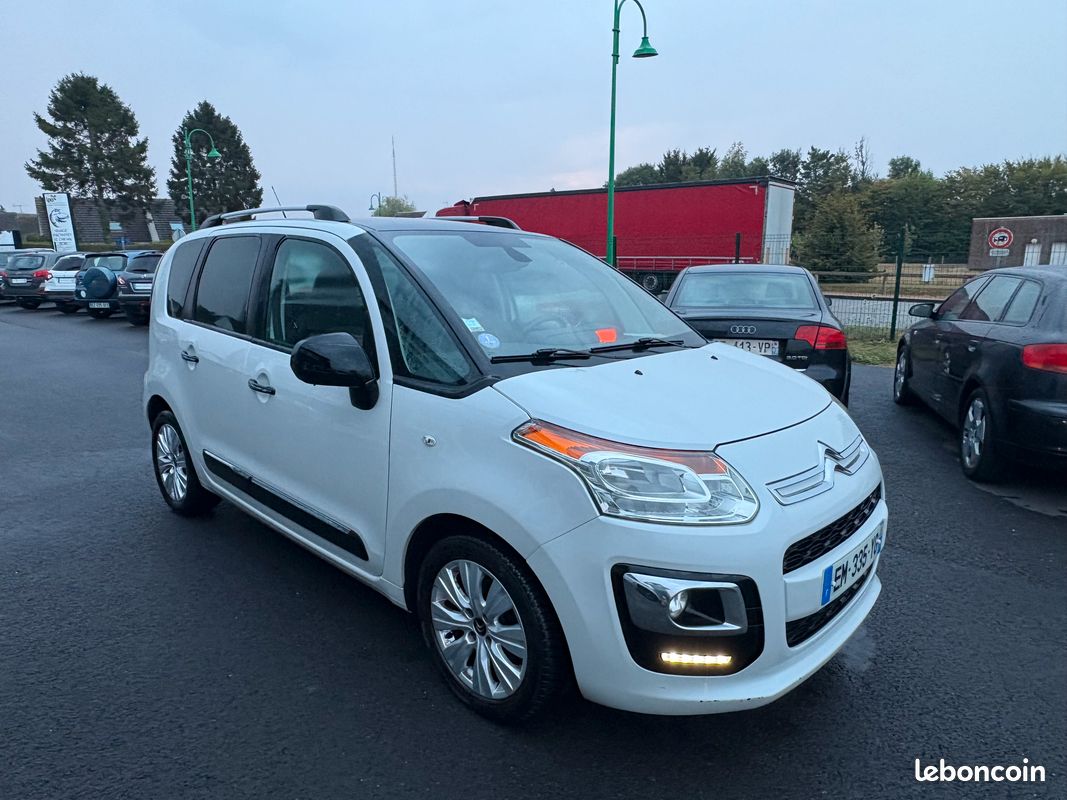 CITROEN C3 Picasso 1.2 l 110 cv / 113 435 kilomètres / année 2017 / exclusive (image 2)