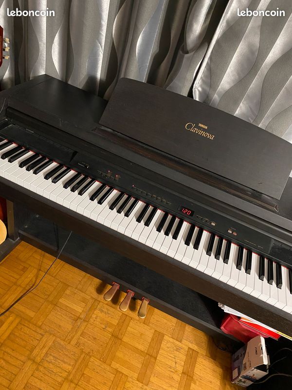 Piano Yamaha Clavinova CLP-411 (piano numérique) - Instruments de 