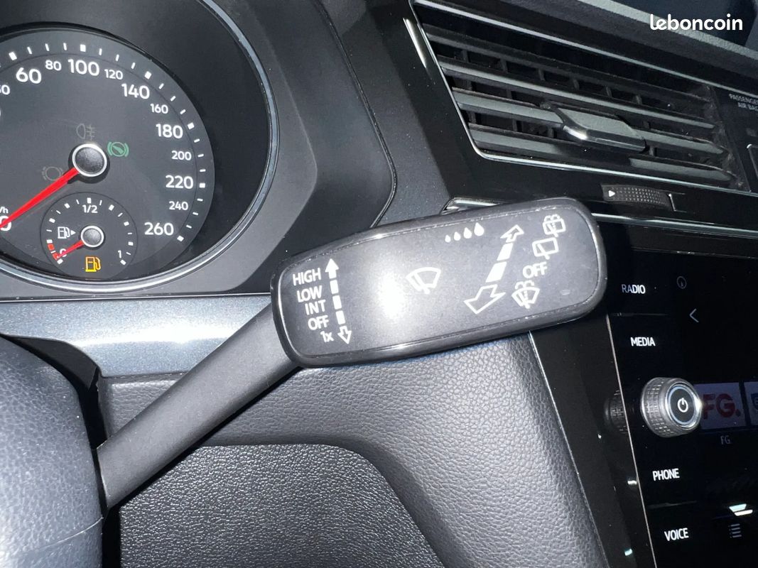 VOLKSWAGEN Tiguan 2.0 TDI 150ch Confortline - Boîte auto - CarPlay - Toit ouvrant panoramique - Régulateur de vitesse - Caméra de recul (image 29)