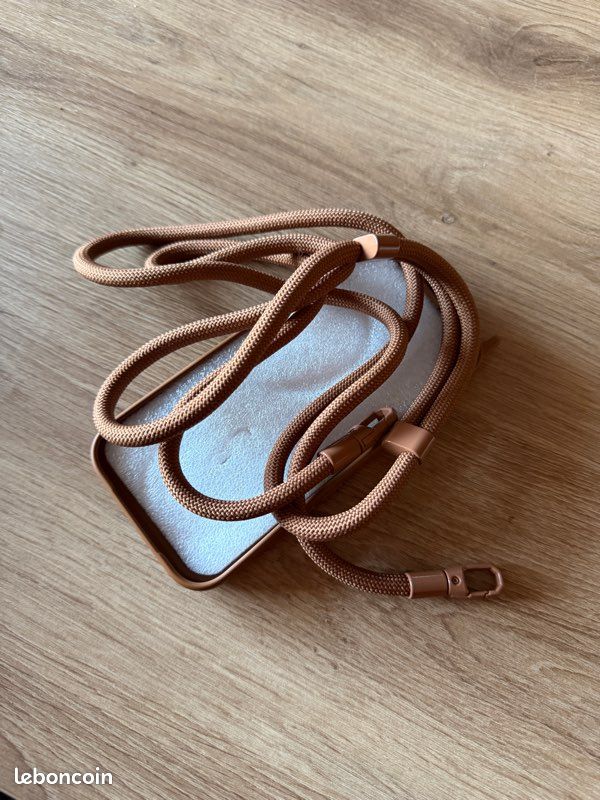 Coque iPhone 17 pro marron (image 3)