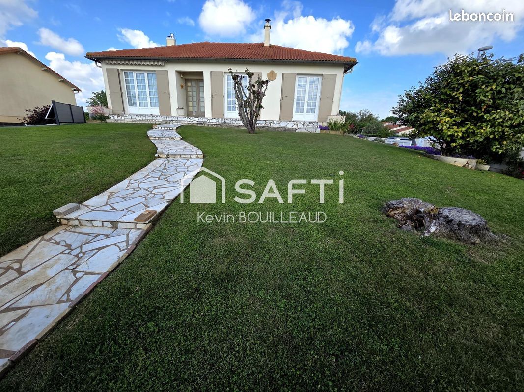 Maison 8 pièces 177 m² · à Vouillé · 177 m² · 260 385 €