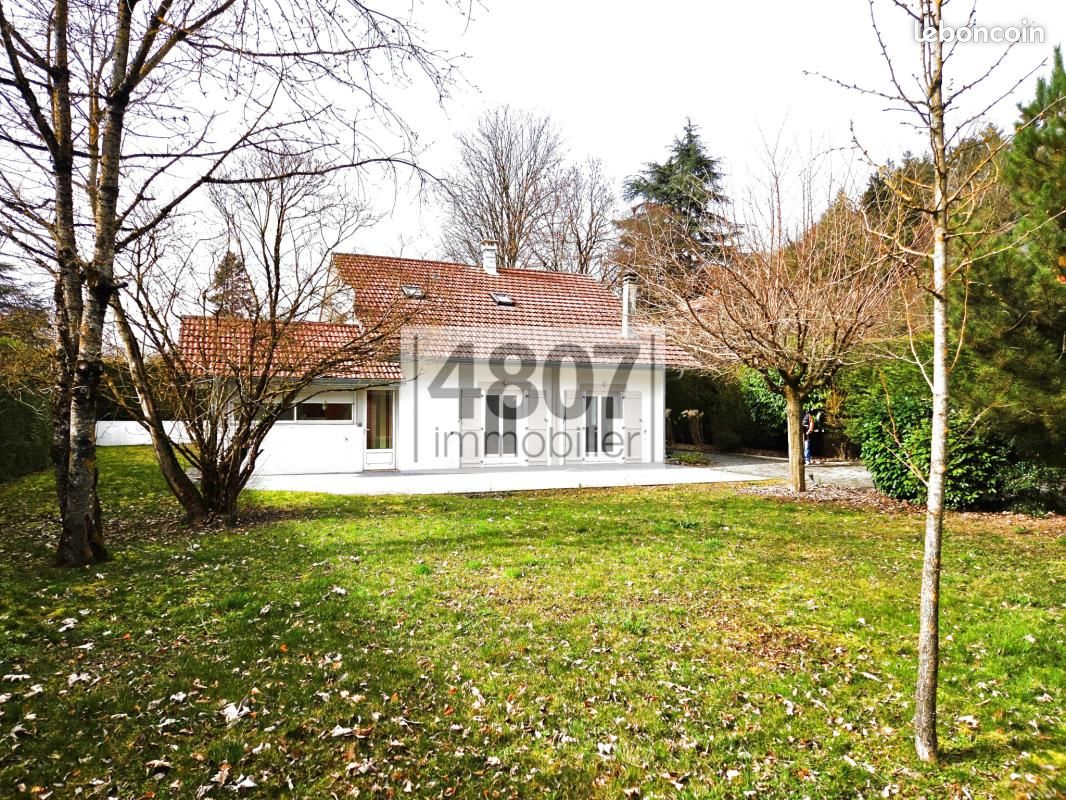 Maison 4 pièces 150 m² · à Monnetier-Mornex · 150 m² · 725 000 €