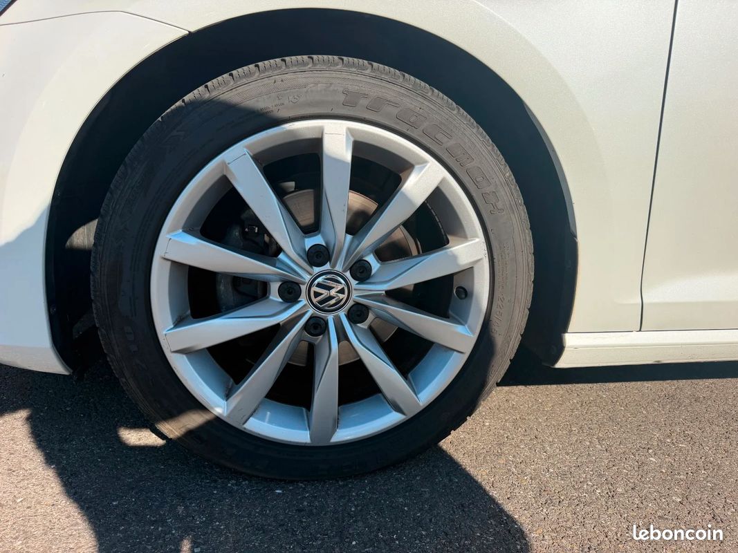 VOLKSWAGEN GOLF 7 2.0 TDI 150 ch BlueMotion Technology Carat avec GPS / RÉGULATEUR / RADAR AVANT ET ARRIÈRE (image 24)