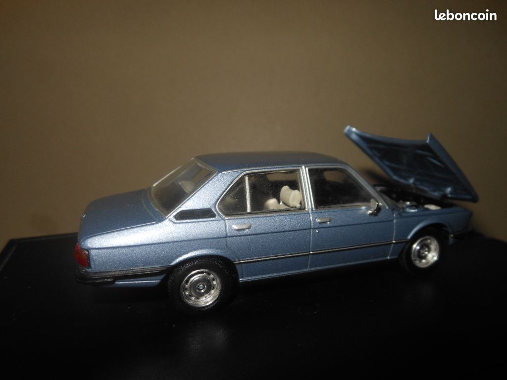 Miniature BMW E12 Série 5 1/43 même voiture du décès de Jacque Mesrine - Collection