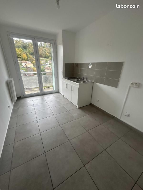Appartement 4 pièces 76 m² · à Bourgoin-Jallieu · 76 m² · 770 €