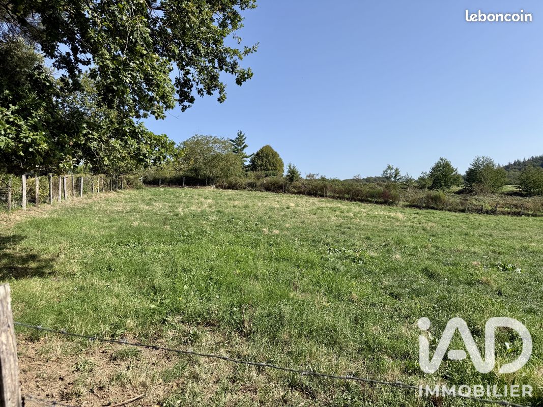 Terrain 5359 m² · à Quins · 5 359 m² · 40 000 €