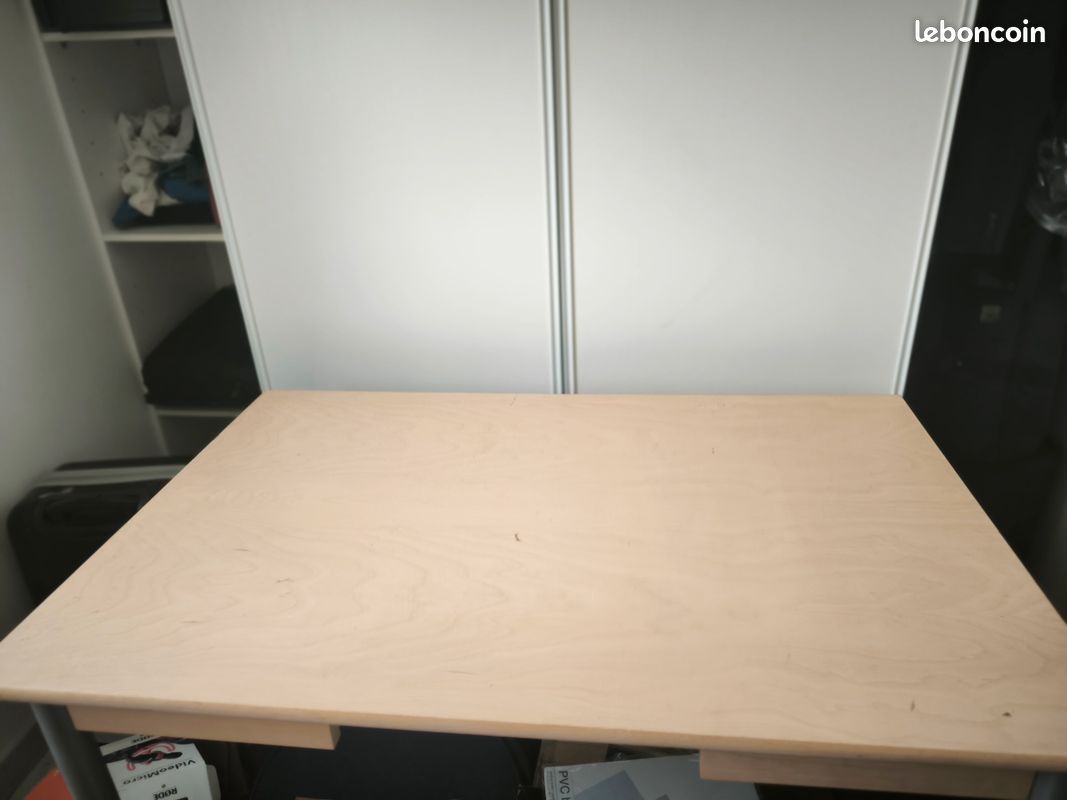 Table intérieur (image 1)