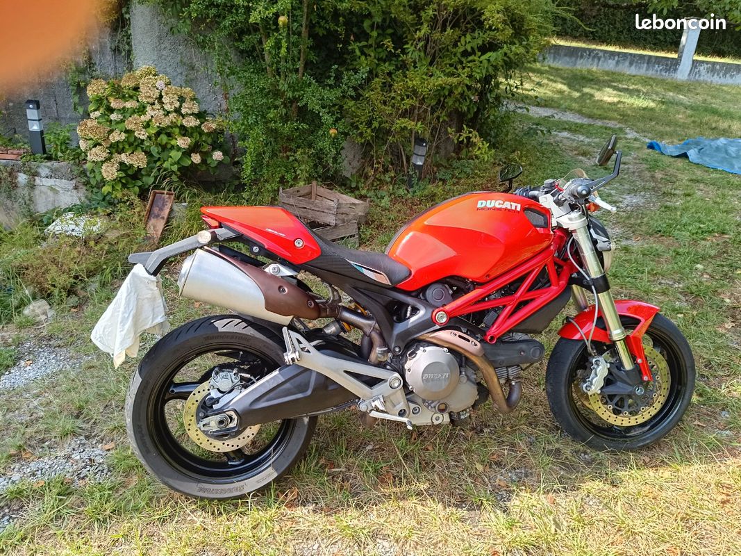 Ducati monster 696 (image 1)