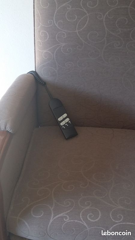 Vends fauteuil releveur ELECTRIQUE beige (image 1)