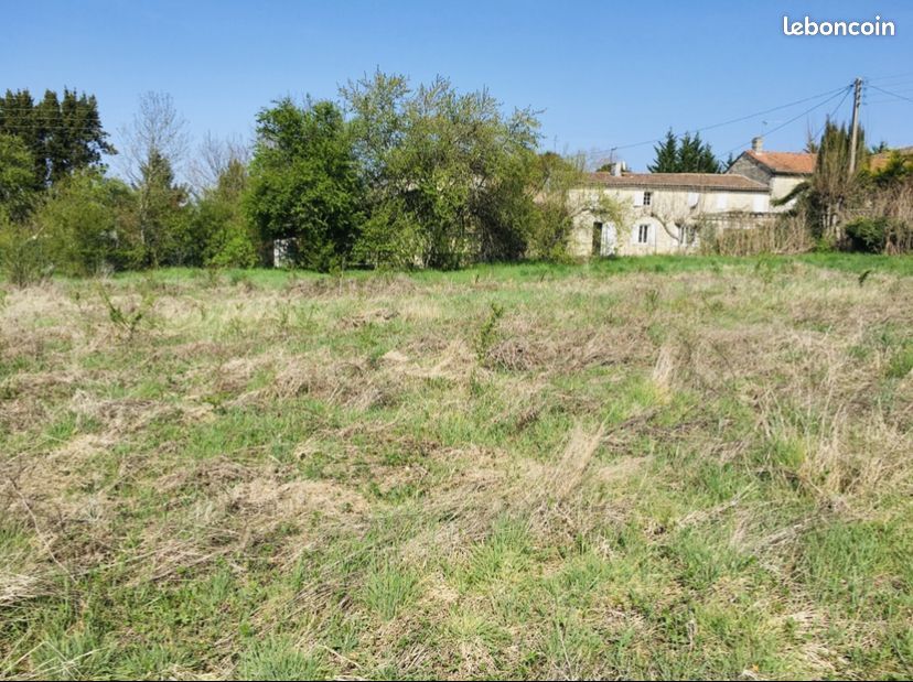 Terrain à bâtir de 733 m² à BOURG (33) · 59 900 €